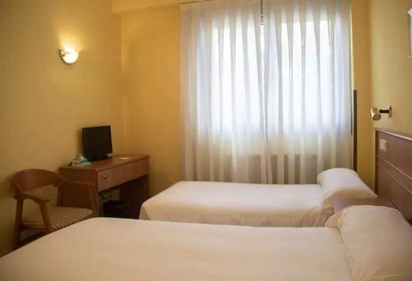 هتل Alda Estación Oviedo