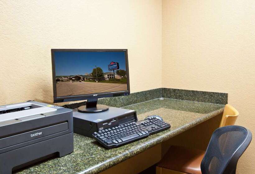 فندق Spark By Hilton Cedar Falls