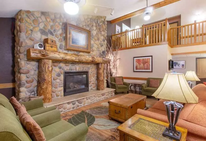 هتل Spark By Hilton Cedar Falls