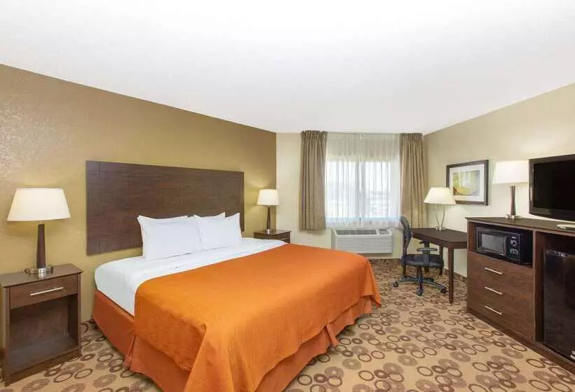 هتل Spark By Hilton Cedar Falls