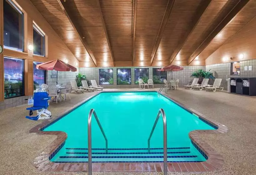 هتل Spark By Hilton Cedar Falls