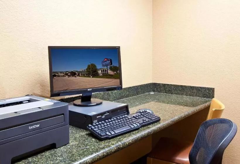 هتل Spark By Hilton Cedar Falls