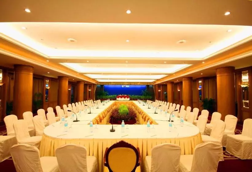 Отель Angkor Century Resort & Spa