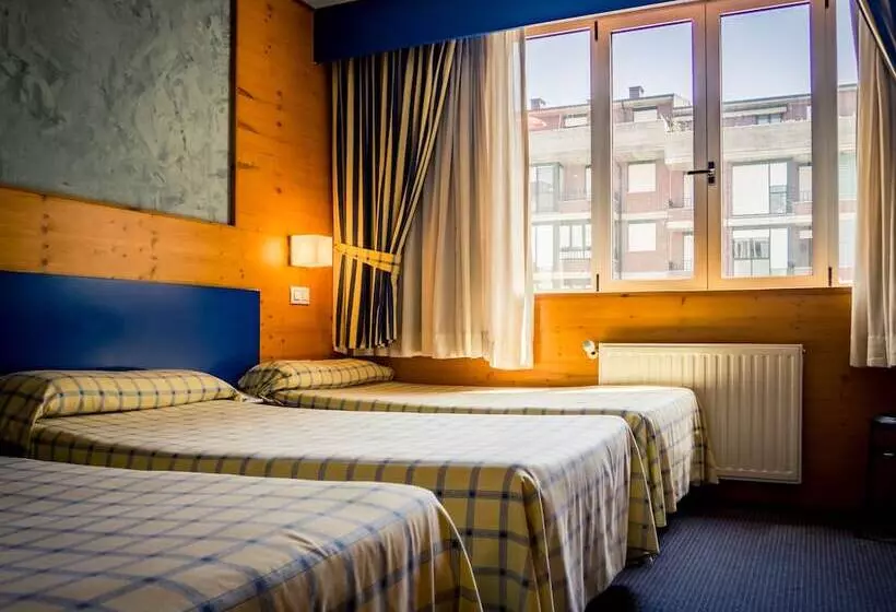 Отель Bezana Lago