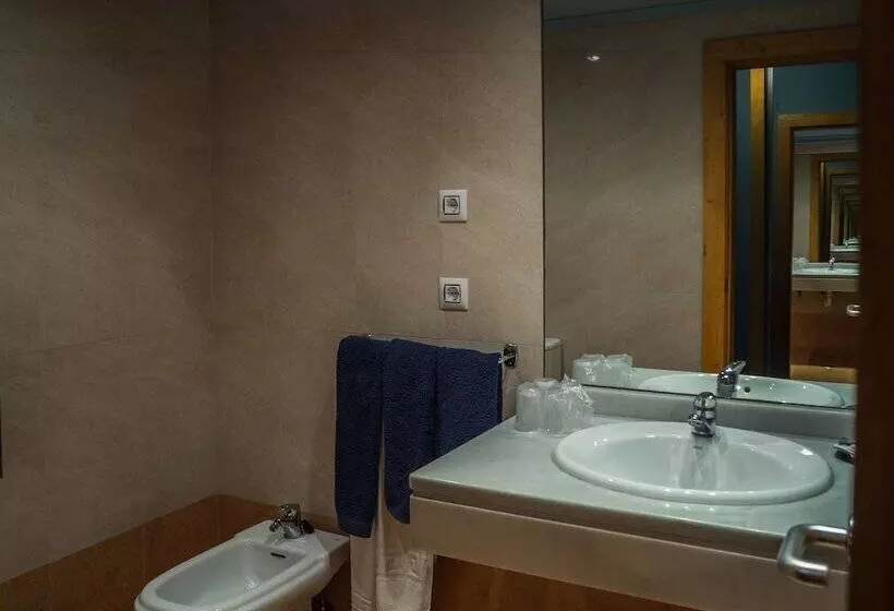 Отель Bezana Lago