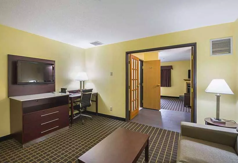 Отель Quality Inn & Suites Harrington Milford