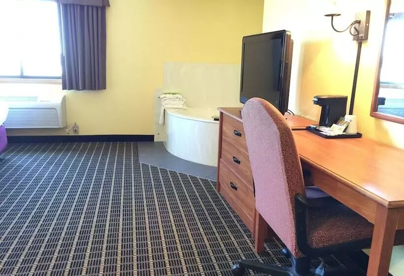 Отель Quality Inn & Suites Harrington Milford
