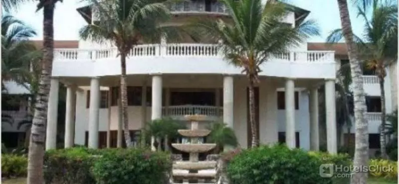 استراحتگاه Hotel Reina Cumayasa Beach & Suites