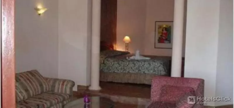 استراحتگاه Hotel Reina Cumayasa Beach & Suites