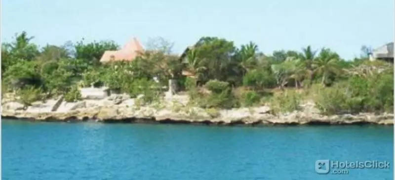 استراحتگاه Hotel Reina Cumayasa Beach & Suites