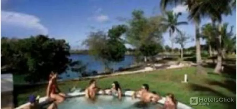 استراحتگاه Hotel Reina Cumayasa Beach & Suites