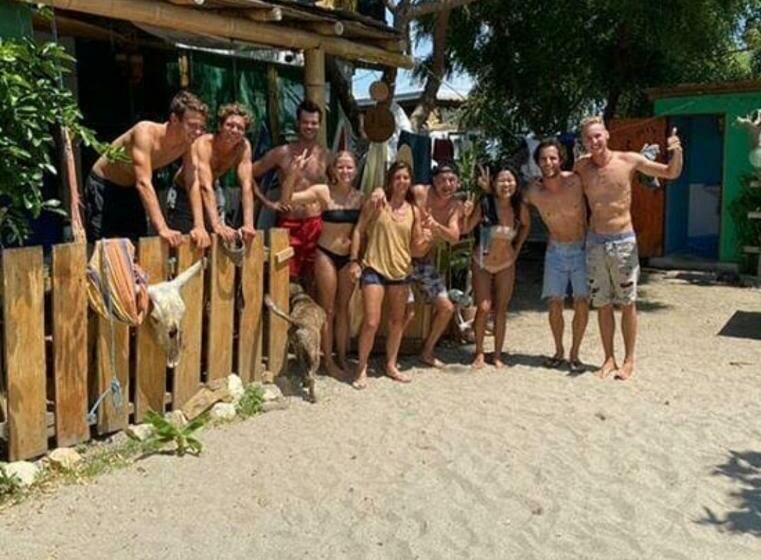 הוסטל Hostal Puerto Engabao El Surf Shelter