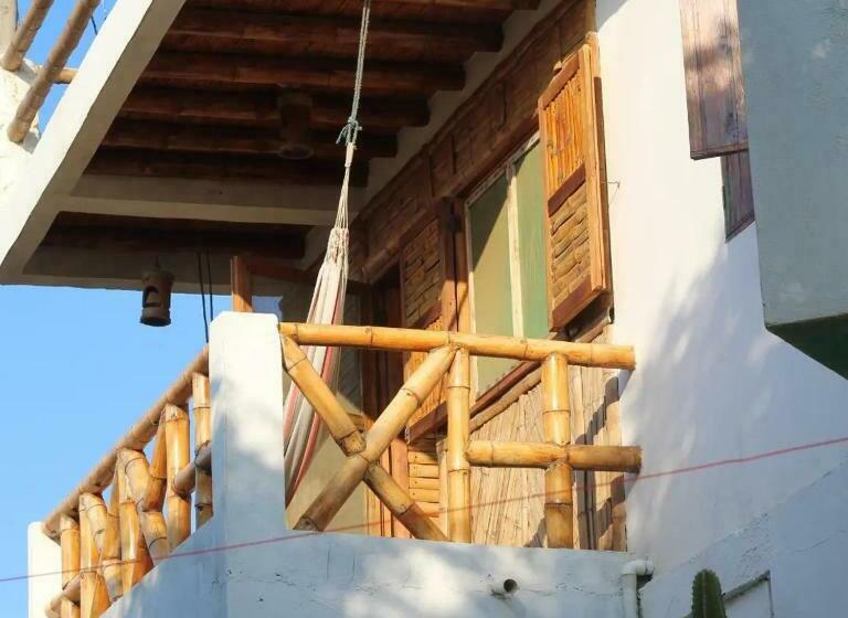 הוסטל Hostal Puerto Engabao El Surf Shelter