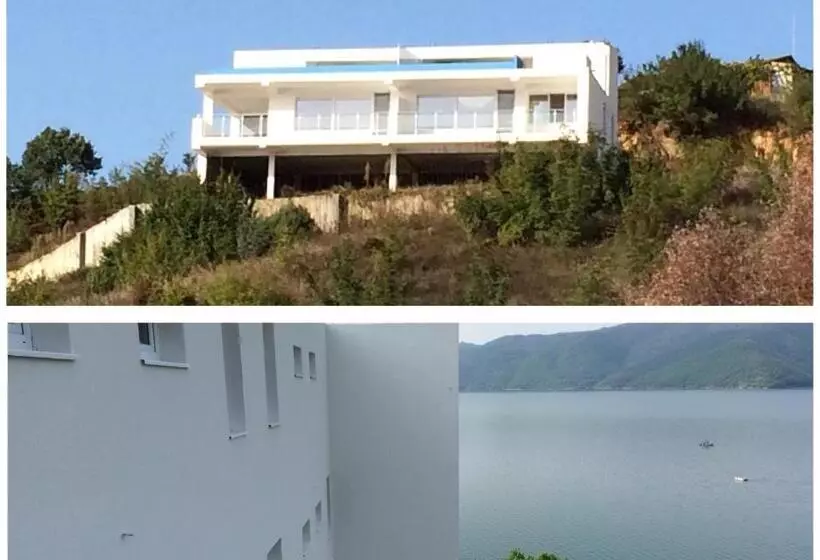 Aamiaismajoitus (B&B) Lakeview Estate Apart