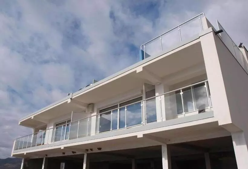 Aamiaismajoitus (B&B) Lakeview Estate Apart