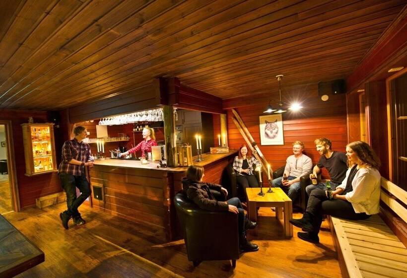 فندق Pinetree Lodge