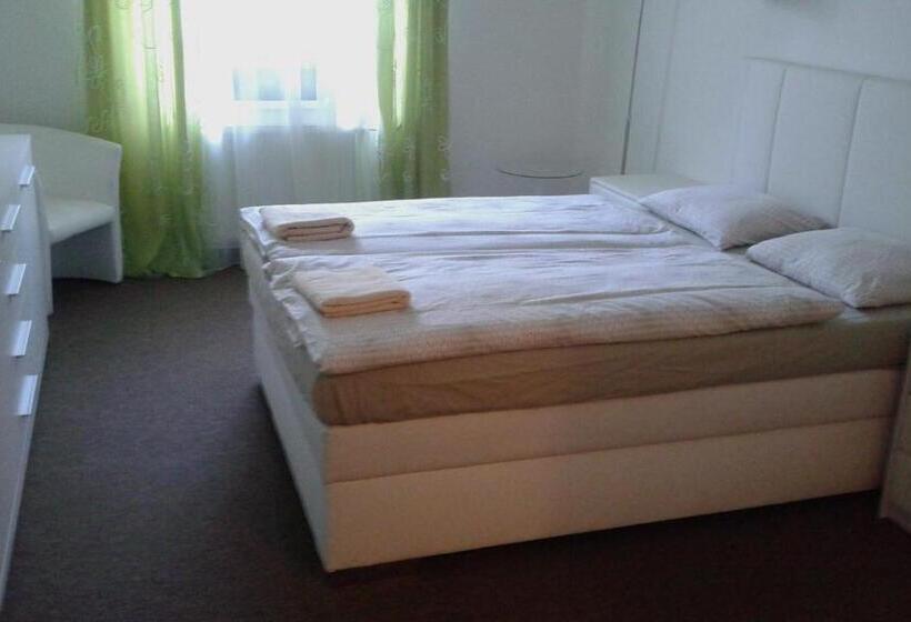 호텔 & Restaurant Adolfovský Dvůr