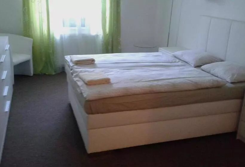 ホテル & Restaurant Adolfovský Dvůr