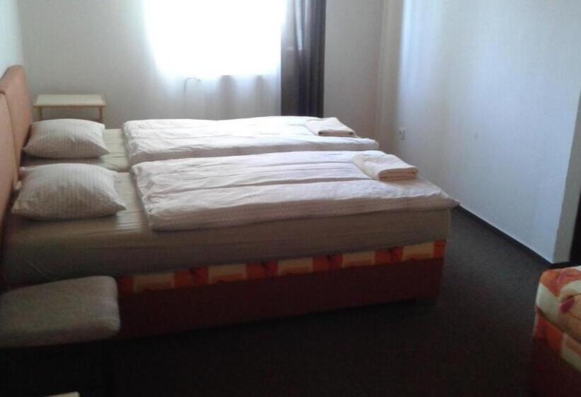 호텔 & Restaurant Adolfovský Dvůr