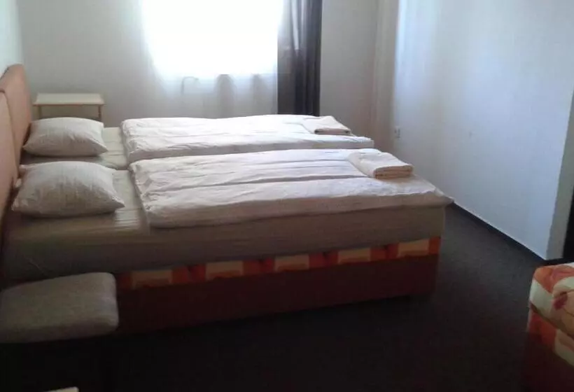 ホテル & Restaurant Adolfovský Dvůr