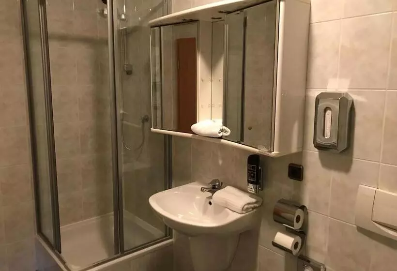 Hotelli & Restaurant Zur Linde