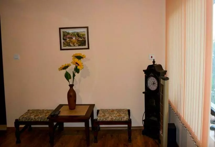 Majatalo Guest House Raiski Kаt