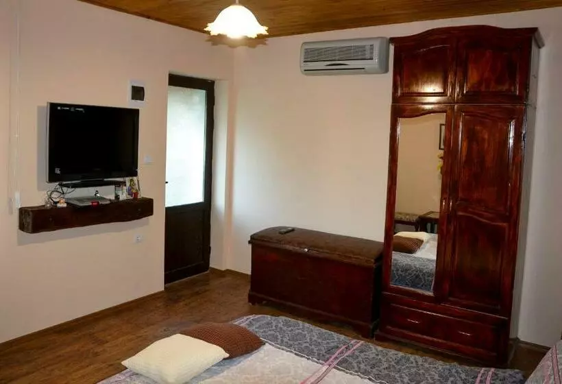 Majatalo Guest House Raiski Kаt