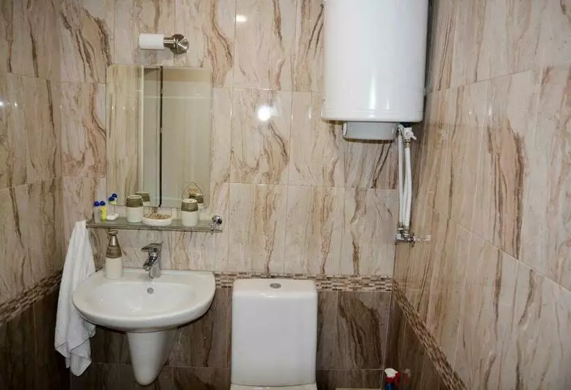 Majatalo Guest House Raiski Kаt