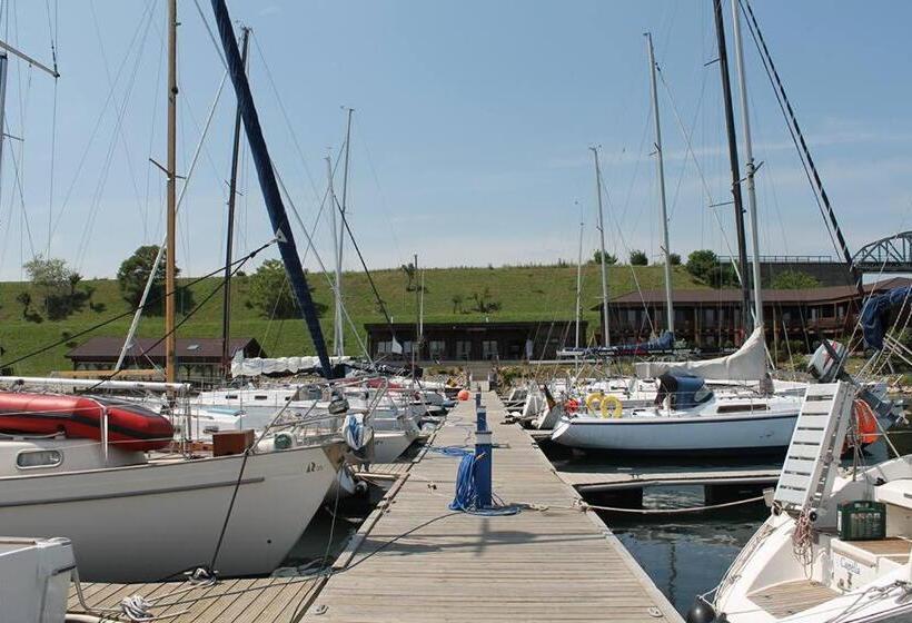 استراحتگاه Lifeharbour Limanu