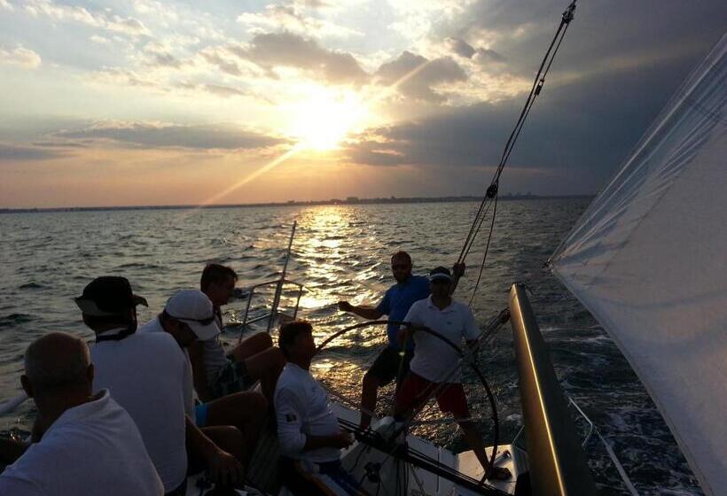 استراحتگاه Lifeharbour Limanu