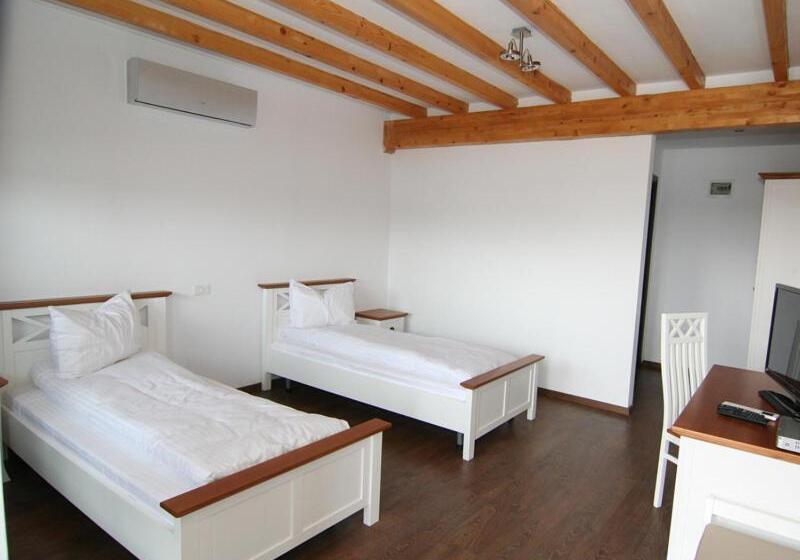 استراحتگاه Lifeharbour Limanu