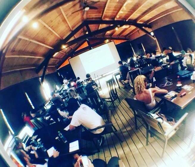 استراحتگاه Lifeharbour Limanu