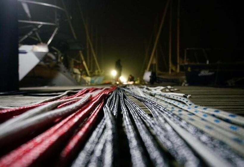 استراحتگاه Lifeharbour Limanu