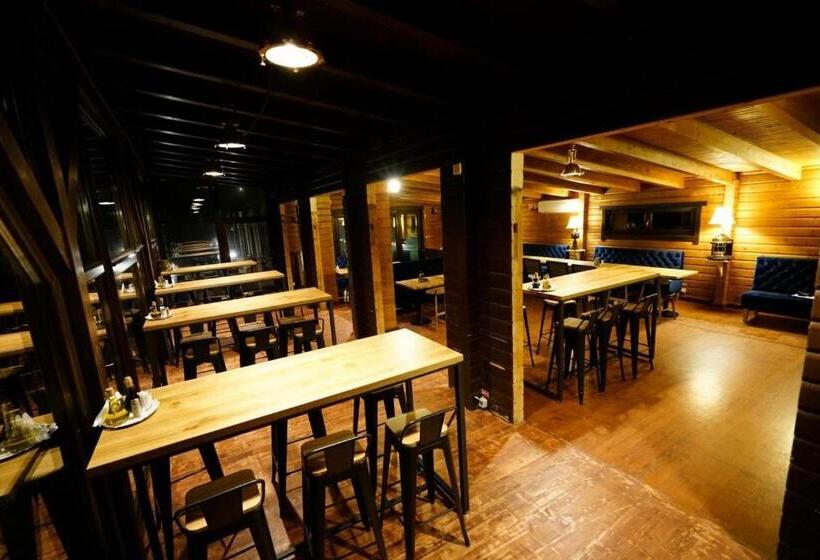 استراحتگاه Lifeharbour Limanu