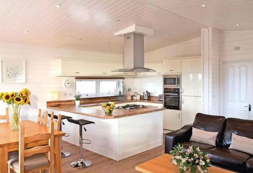 Lomakeskus Warren Lodges