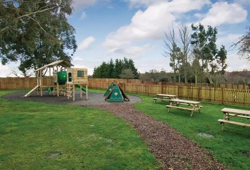 Lomakeskus Warren Lodges