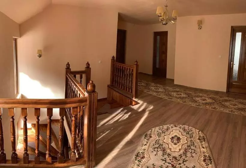 پانسیون Krystal Romuli