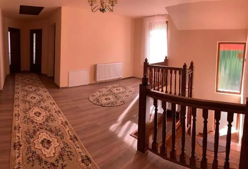 پانسیون Krystal Romuli