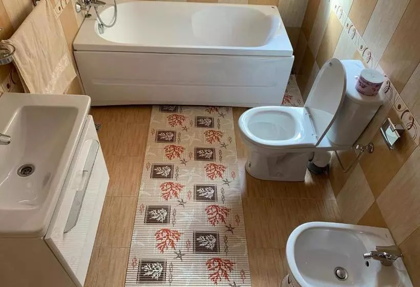 پانسیون Krystal Romuli