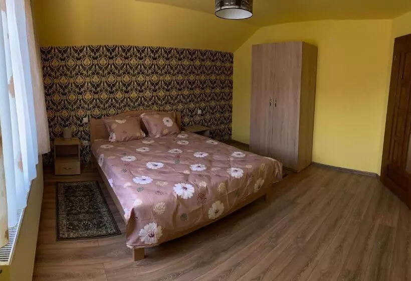 پانسیون Krystal Romuli