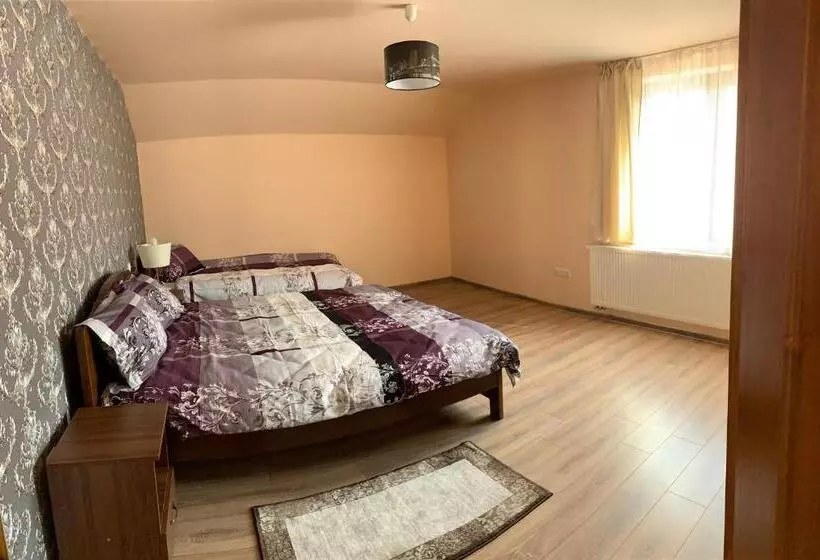 پانسیون Krystal Romuli