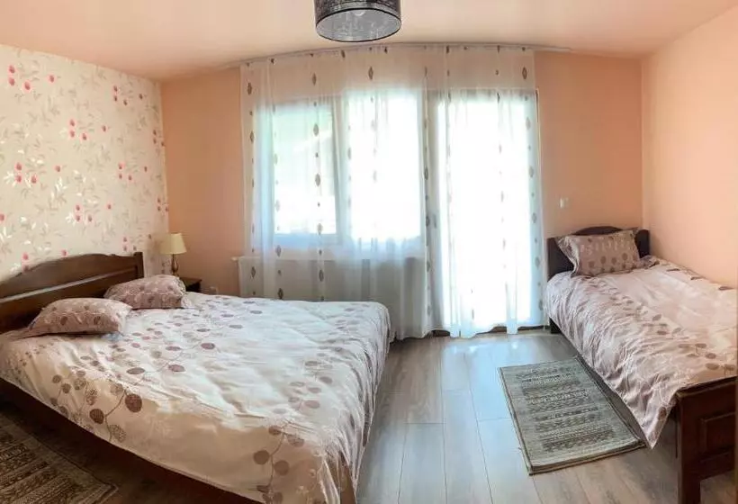 پانسیون Krystal Romuli