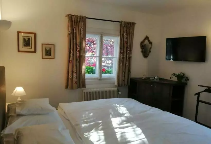 Aamiaismajoitus (B&B) Landsitz Oberhof Petit Hôtel