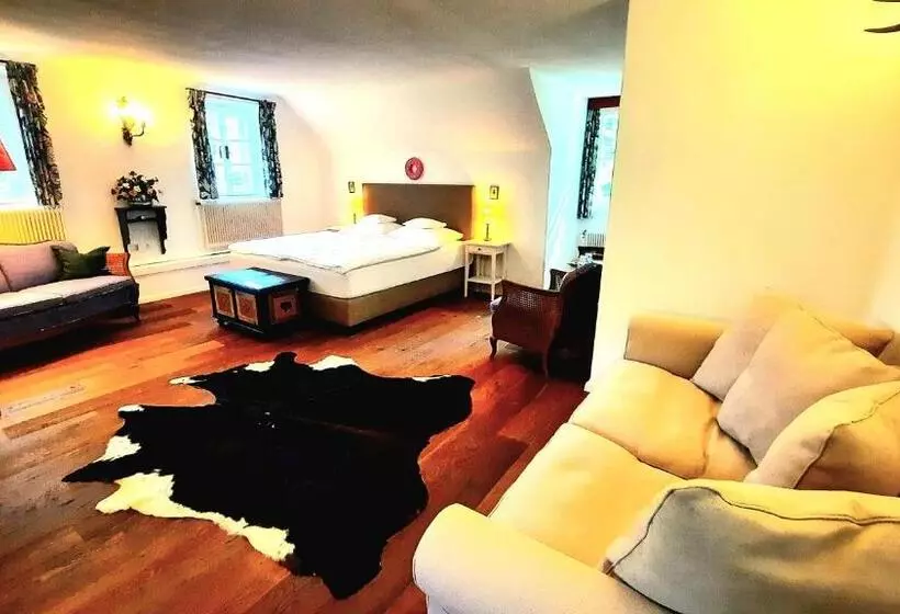 Aamiaismajoitus (B&B) Landsitz Oberhof Petit Hôtel