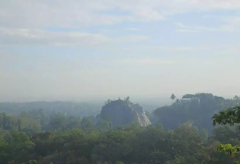 هتل Sanctuary Lodge