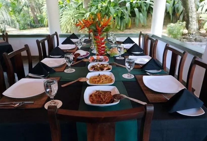 هتل Sanctuary Lodge