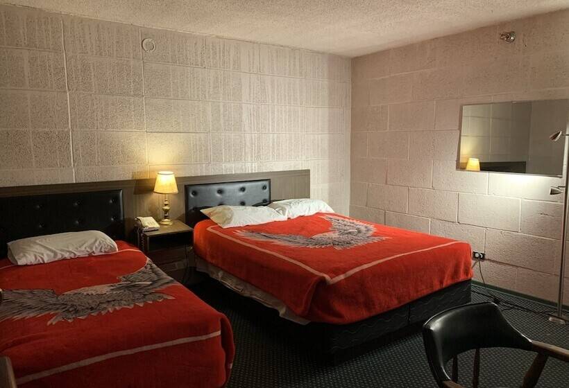 호텔 Sheridan Lawrence Inn