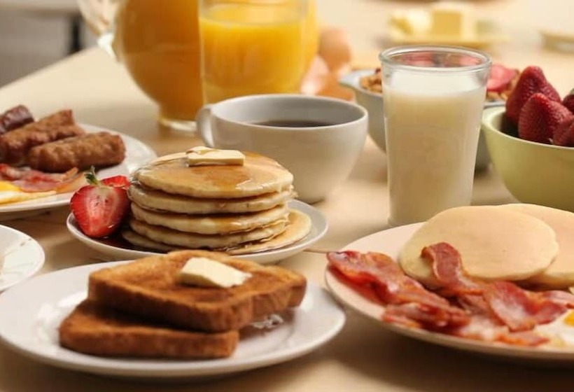 호텔 Sheridan Lawrence Inn