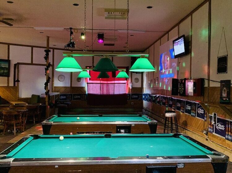 호텔 Sheridan Lawrence Inn