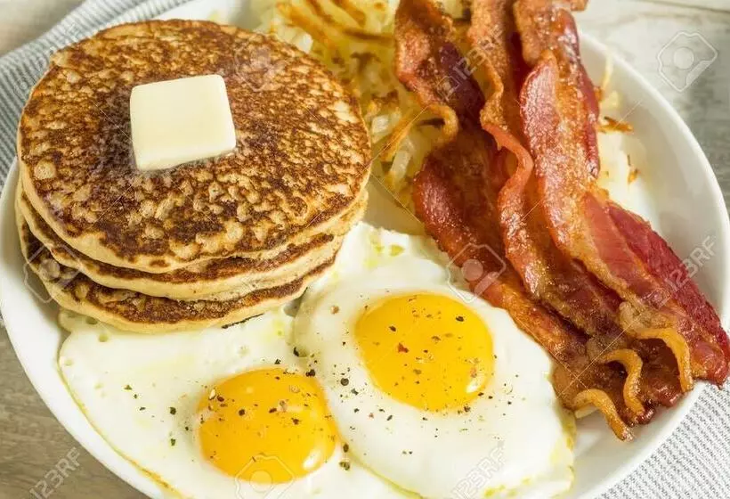 Hotelli Sheridan Lawrence Inn